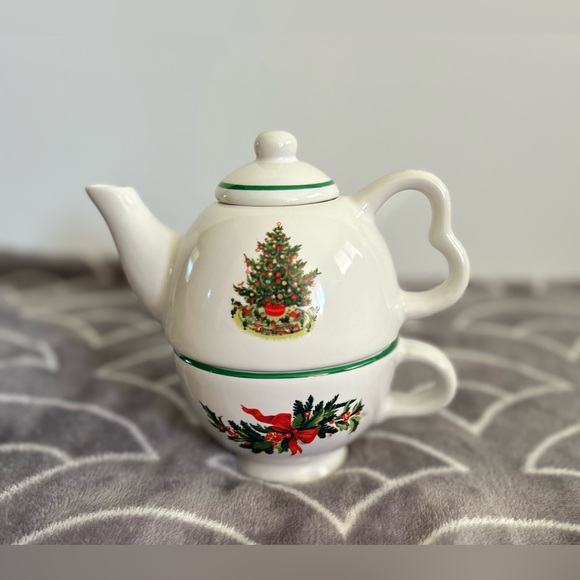 Pfaltzgraff Christmas tea set/combo for one - Picture 1 of 5